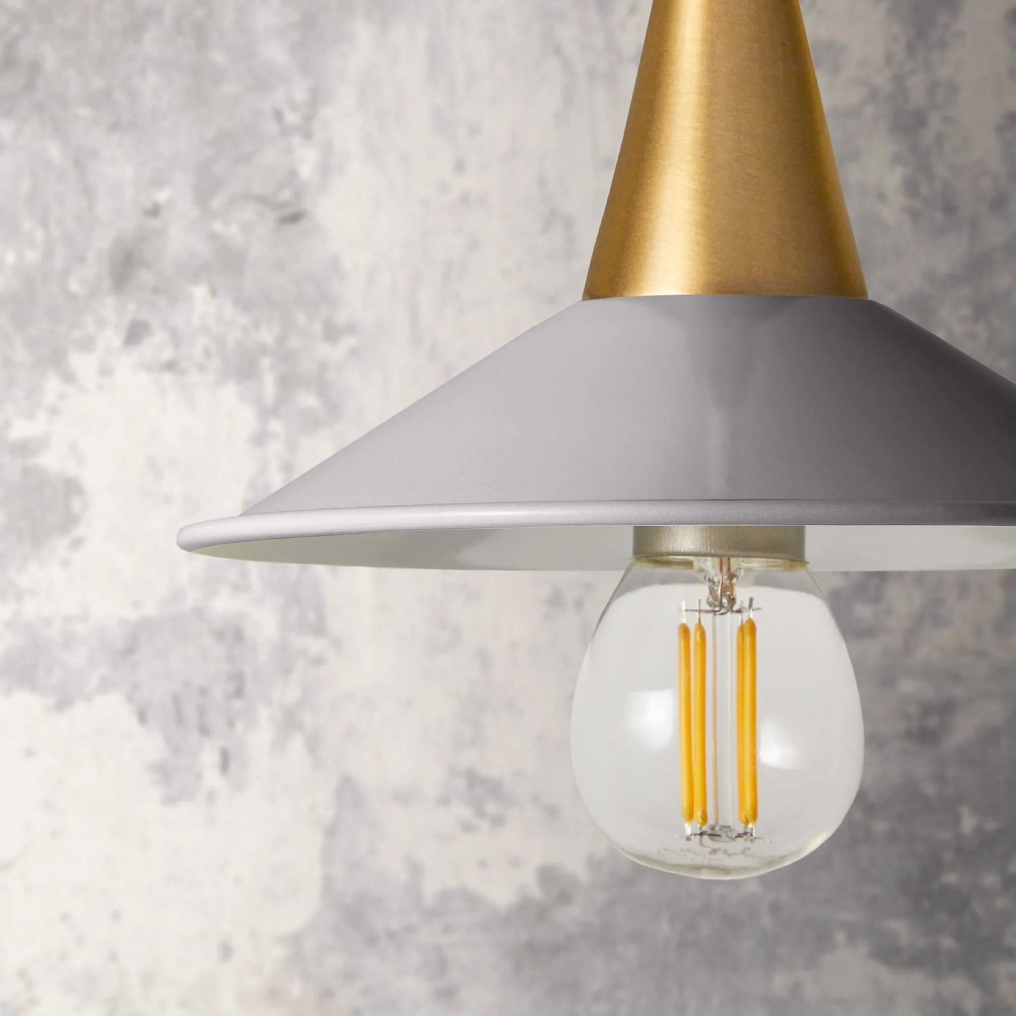 Smallest Cookie shade in poppy seed with stone interior